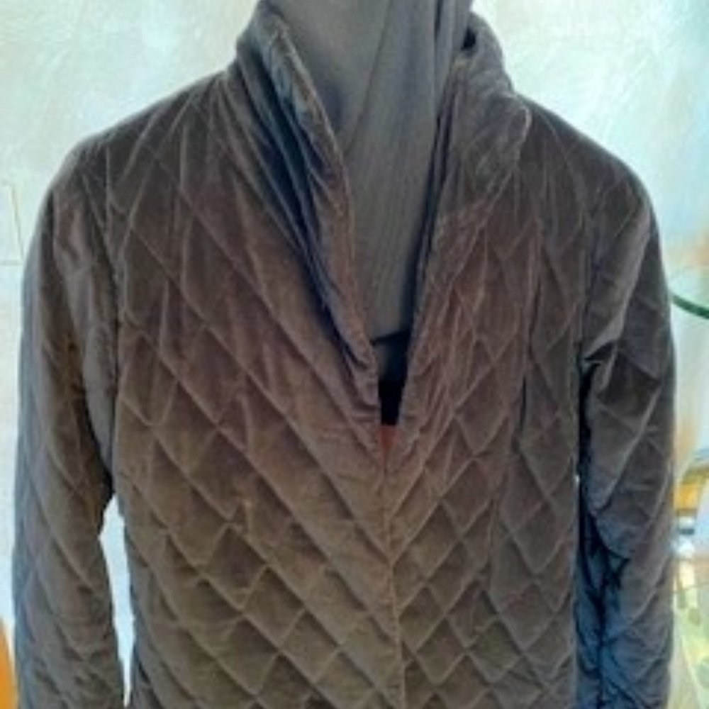 Liz Claiborne classic black quilted evening jacket-size Small